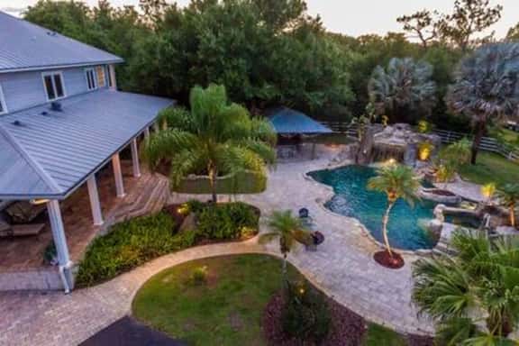 Southern Plantation Oasis - Image 1