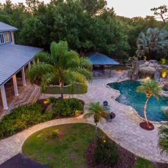 Southern Plantation Oasis - Image 1